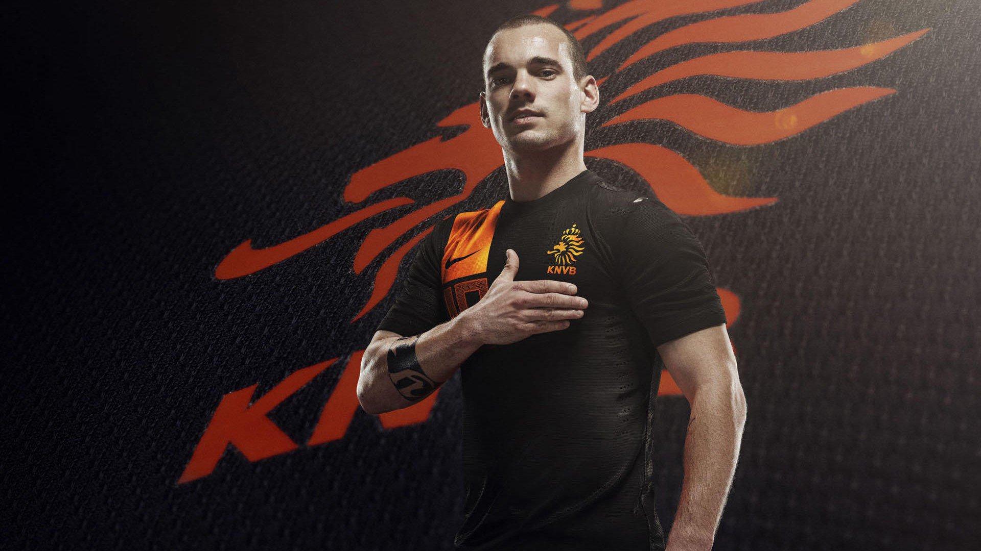 图拉姆兄弟赛场合影引争议 国际米兰拥趸不满失利后轻松氛围